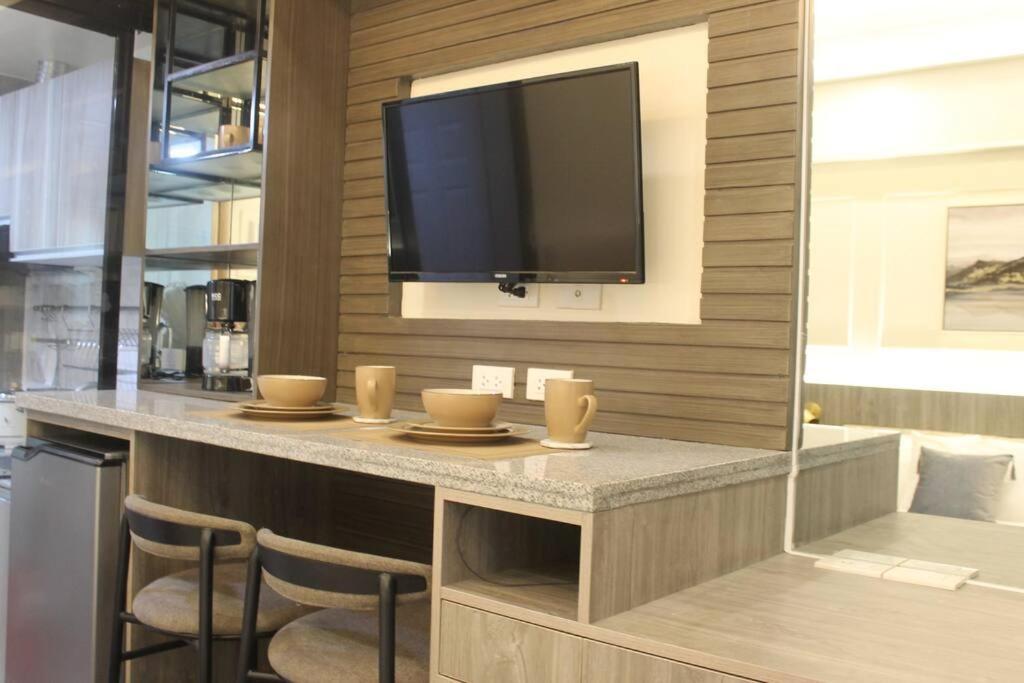 Condo Near Ayala Cebu City W Wifi Balcony Exterior foto