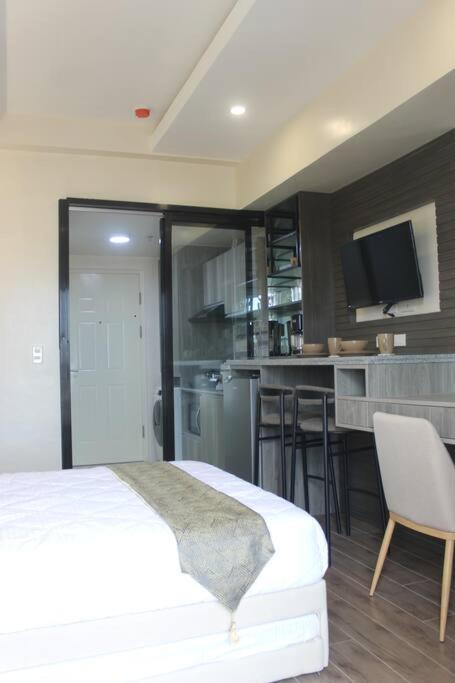 Condo Near Ayala Cebu City W Wifi Balcony Exterior foto