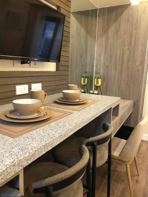 Condo Near Ayala Cebu City W Wifi Balcony Exterior foto