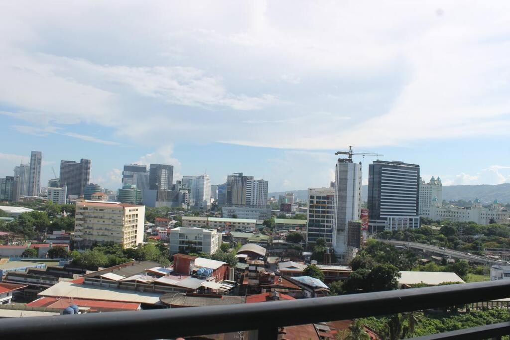 Condo Near Ayala Cebu City W Wifi Balcony Exterior foto